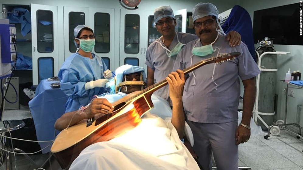Beyin Ameliyatı Sırasında Gitar Çalan Adam