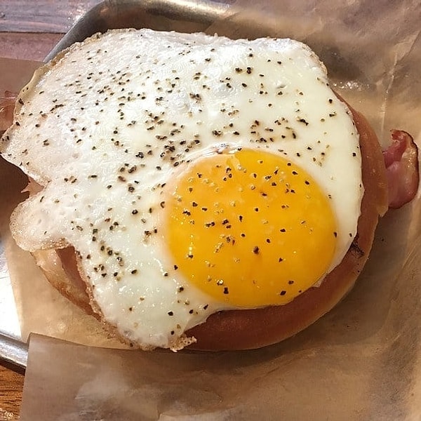 15. Пончик "Гренки с яйцом"