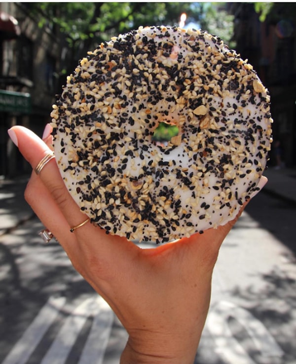 2. Сладко-пикантный пончик "Everything Donut"