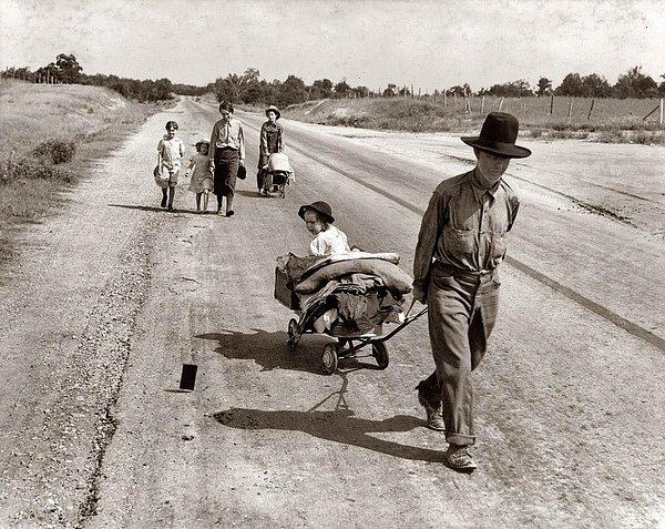 19. Büyük Buhran sırasında evlerini terk etmek zorunda bırakılan bir aile, Oklahoma, ABD, 1938.