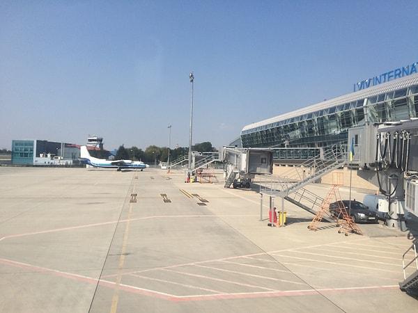 2. Euro 2012 sayesinde modern havalimanlarına sahiptir.