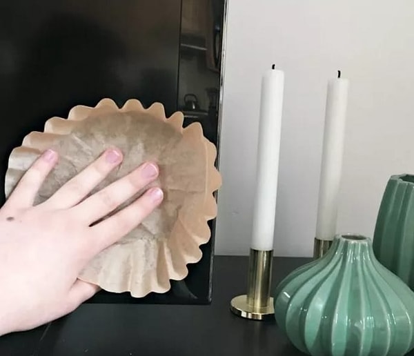 13. Удалить пыль с электроприборов можно с помощью фильтра для кофеварки.