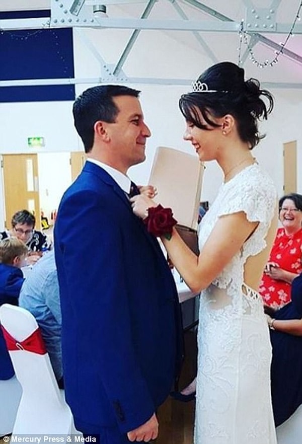 7. Один из байкеров даже прокатил девушку на мотоцикле, а еще на праздник пришел приемный отец Шеннон, Кевин, чтобы поддержать ее.