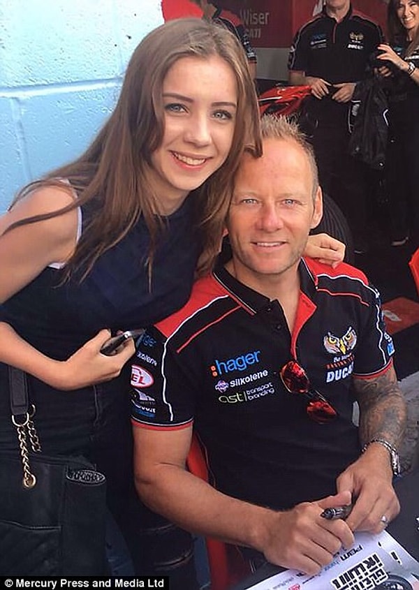 11. Кстати, в мае этого года Шеннон встретилась с принцем Уильямом, а также сфотографировалась с известным мотогонщиком Шейном Бирном.