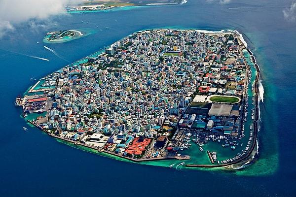 •Malé
