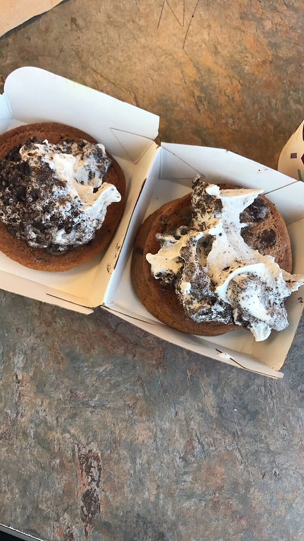 7. А это новый десерт из МакДональдс: берём МакФлури, берём маффин, разрезаем его наполам, в середину фигачим начинку. И вуаля, вкуснота же, ну!