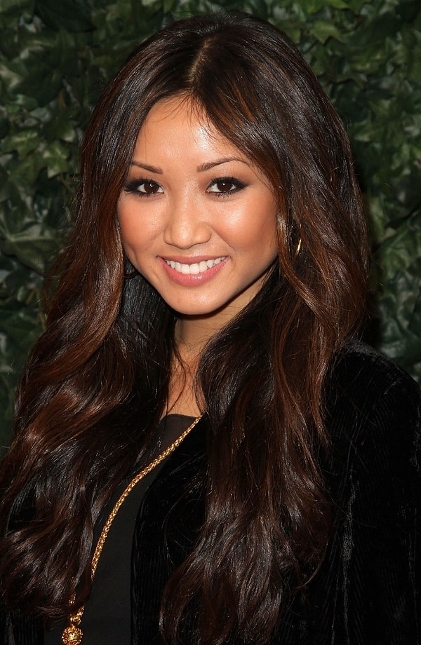 6. Этот вечер он провел в компании актрисы Бренды Сонг.