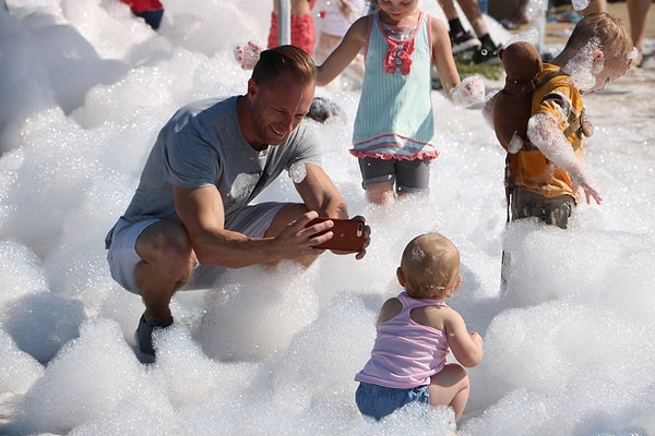 10. Кстати, последние исследования действительно доказывают, что беременность жены и рождение ребенка могут быть ключевым фактором в развитии мужской депрессии, особенно, если новоиспеченный отец подвержен стрессу или болен.