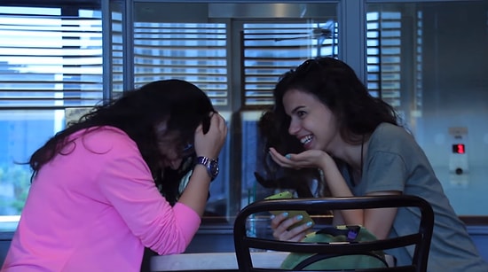 İnsanlara Sorulabilecek En Gereksiz Soruları Sorarak Tepkilerini Ölçmek