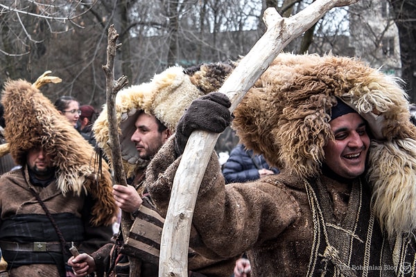 11. Если вы думаете, что изготовить такой костюм проще простого, вы сильно ошибаетесь: чтобы создать жуткого демона уходит около года, и участники начинают готовиться к следующему фестивалю загодя.