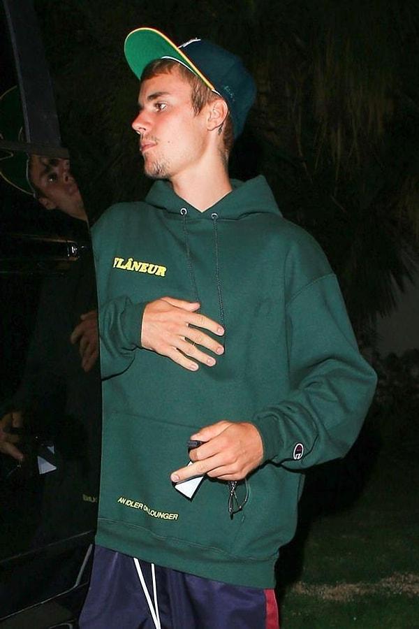 Justin Bieber, 26 Temmuz gecesi Kaliforniya’da bir paparazziye çarptı