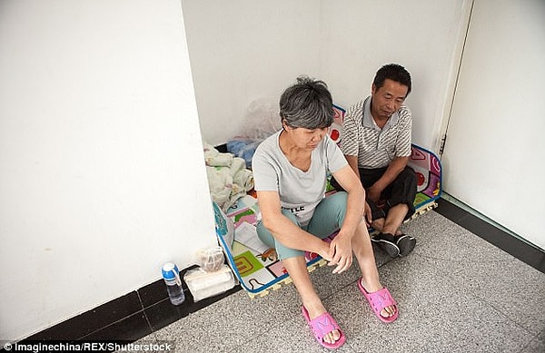 6. Сперва они перевезли девочку в больницу в Синьцзяне, но потом уехали в Тяньцзинь, потому что там нашелся подходящий донор.