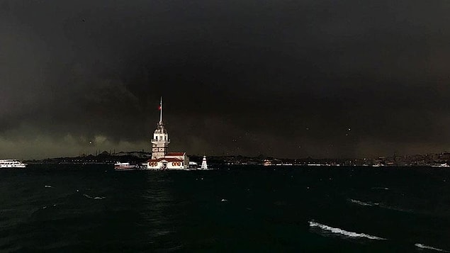 İBB'den açıklama: '20 dakikada fırtına ve dolu ile birlikte 30-40 kg arasında yağış kaydedildi'