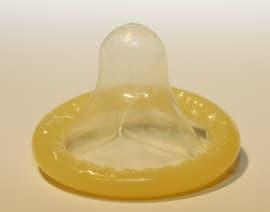 9. Kondomun üst kısmındaki o minik boşluğu bırakmak sandığınızdan çok daha önemli.