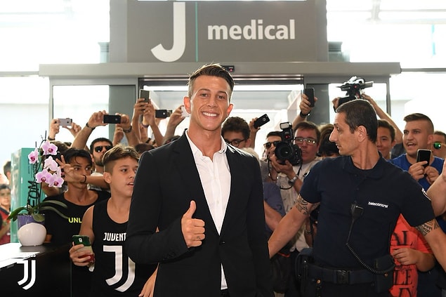 23. Federico Bernardeschi ➡️ Juventus