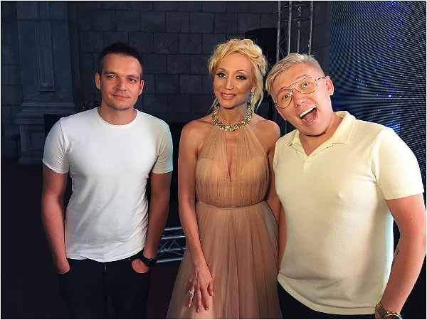 13. Молодоженов и их гостей развлекала группа Марсель.