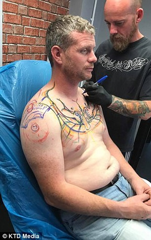 3. Сделал этот шедевр тату-мастер Ричард Бэйти, который раньше работал в автомобильной индустрии: