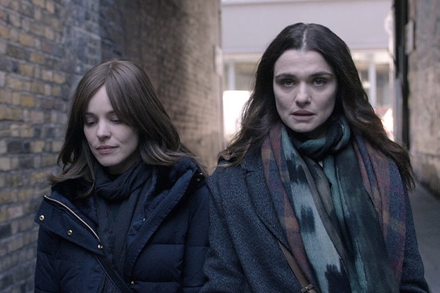 14. Aralarına girip dilek tutasımız var: Rachel Weisz ve Rachel McAdams'ın başrollerini paylaştığı Disobedience filminden ilk görsel geldi.