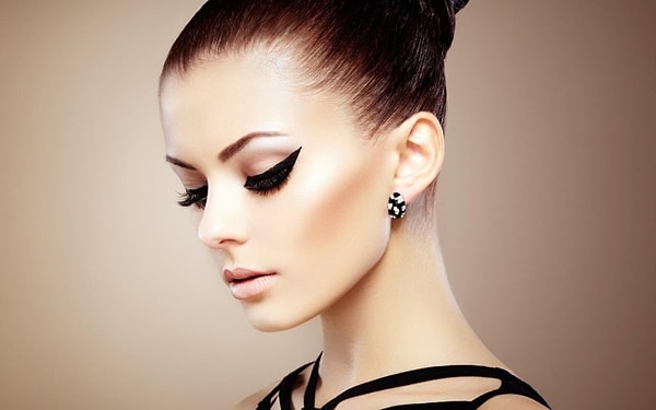 5. Черные стрелки в стиле восточных красавиц