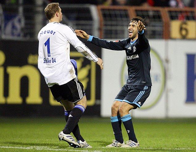 12. Neuer ve Raul (Schalke 2010-2011)