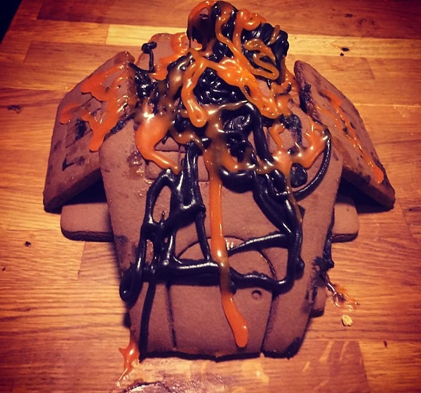 15. Разглядеть имбирный пряничный домик в этой непонятной массе слишком сложно...