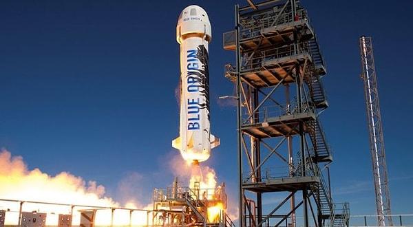 Jeff Bezos dünyanın en büyük internet satış sitelerinden biri olan Amazon'daki büyük hisselerinin yanısıra uzay aracı şirketi Blue Origin'in de sahibi.