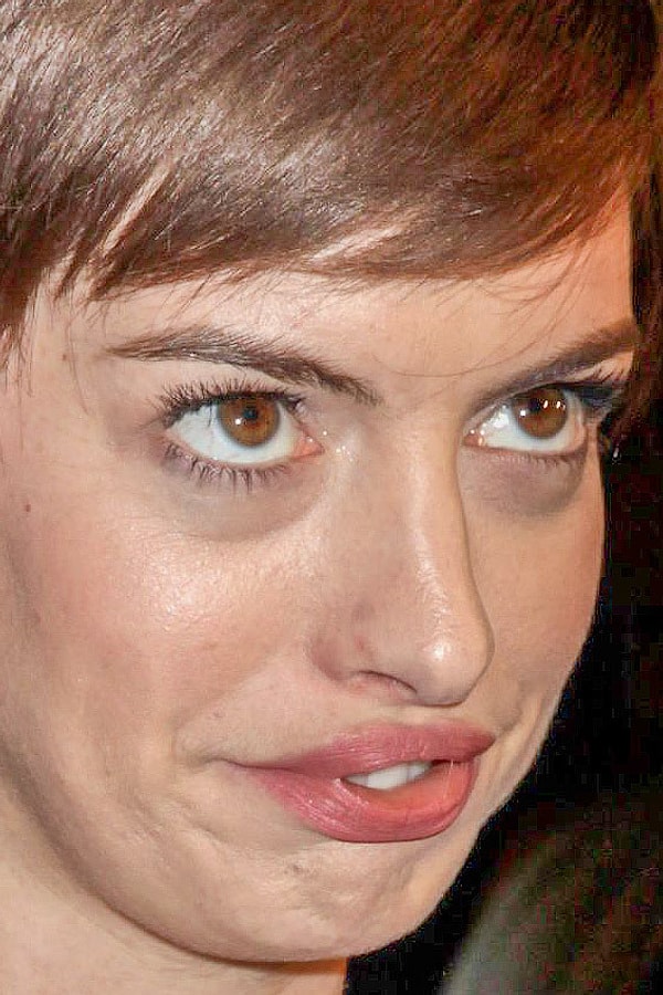 9. Энн Хэтэуэй