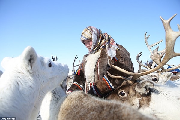 4. В 1671 году в Париже вышло сочинение «Путешествие в Северные Страны», автор которого — дворянин из Нормандии Пьер-Мартен де Ламартиньер. Он посетил в 1653 году на датском судне Северной Торговой компании земли Русского Севера и Новую Землю. Ламартиньер дает подробное описание внешности ненцев:
