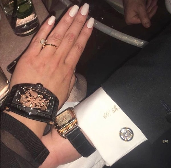 21. А для девушек - дорогие аксессуары...