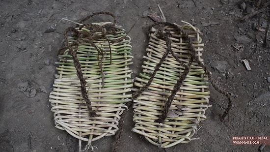 Doğada Tek Başına Yaşamanın Şifrelerini Çözen Adamdan Sandalet Yapımı