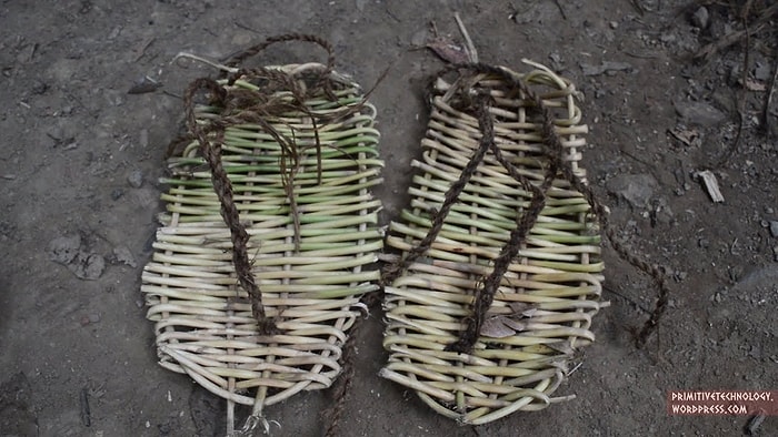 Doğada Tek Başına Yaşamanın Şifrelerini Çözen Adamdan Sandalet Yapımı