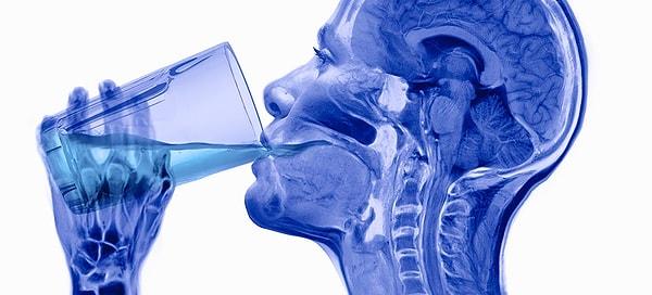 6. Aşırı susuzluk hissi yaşamanıza neden olur.