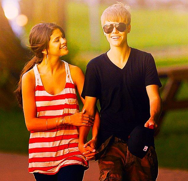 9. Selena Gomez ve Justin Bieber çok eleştiri almalarına rağmen dönemin en gözde çifti olmuşlardı. İkilinin hayranları bu ilişkiyi çok destekledi.