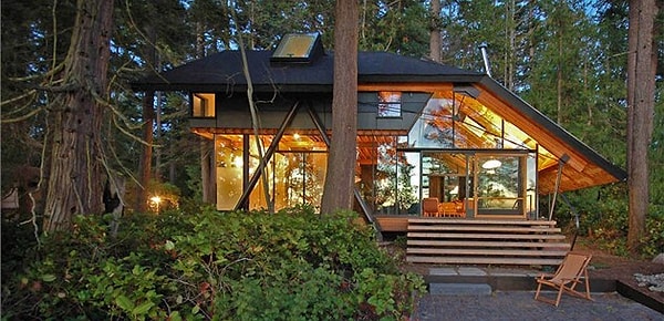 Вам близки тишина и умиротворение, так что лучшим вариантом для вас стал бы уютный домик среди леса, где никто не сможет нарушить ваш покой.