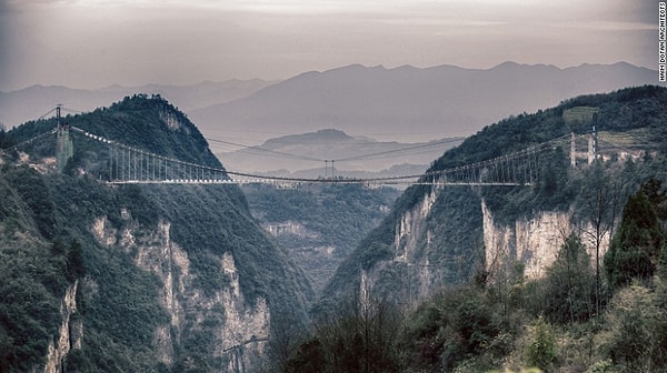 1. Стеклянный мост Большого каньона Чжанцзяцзе