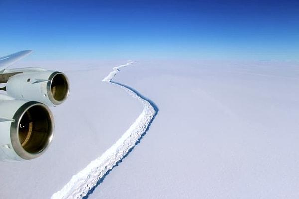 3. Amerika'nın Delaware eyaleti büyüklüğündeki buz dağı Antarktika'dan koparak ayrıldı.