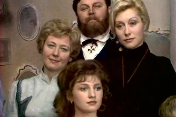 9. "Три сестры", 1977 год