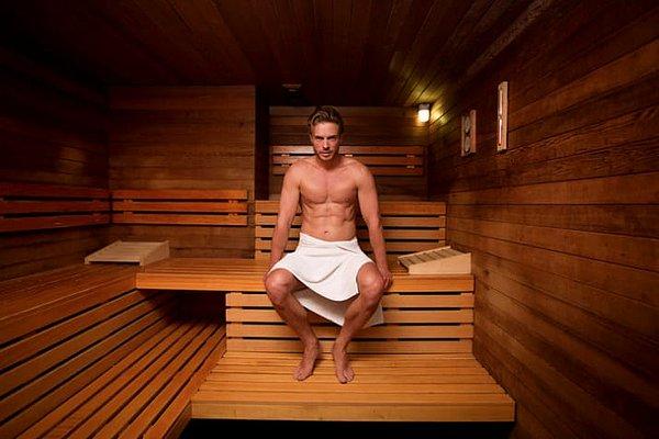 1. Finlandiya'da, içinde kendi saunası bulunan bir restoran var. Yemeğinizi alıp çıplakken yiyebiliyorsunuz.