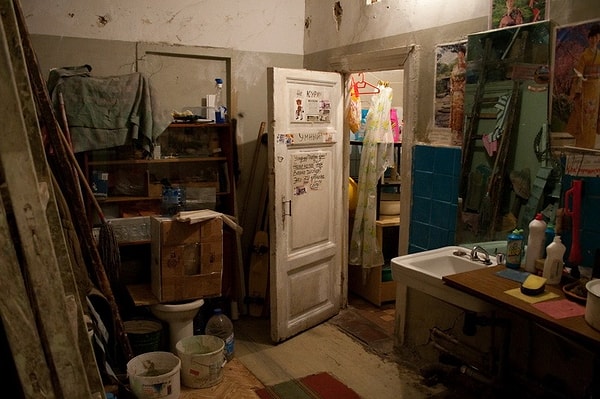 3. Только коренной москвич может зарабатывать 20 тысяч в месяц, но жить в огромной квартире в центре только потому, что "она ему от бабушки досталась".