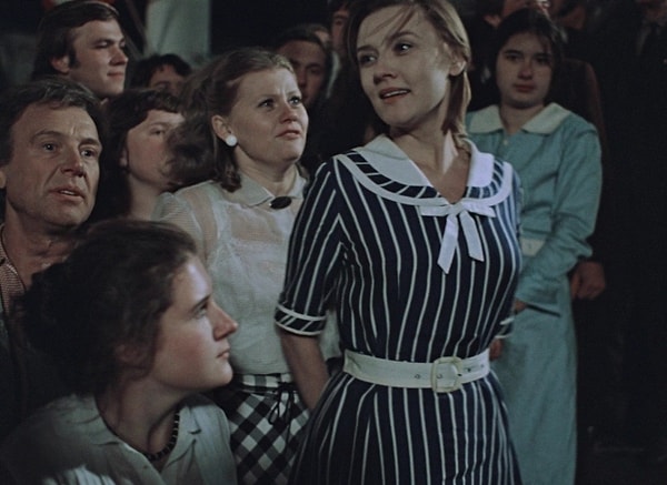 11. Зачастую коренные москвичи менее амбициозны, нежели приезжие. У них есть квартира (а иногда и две, одну из которых они сдают), и они не стремятся бороться за место под солнцем.