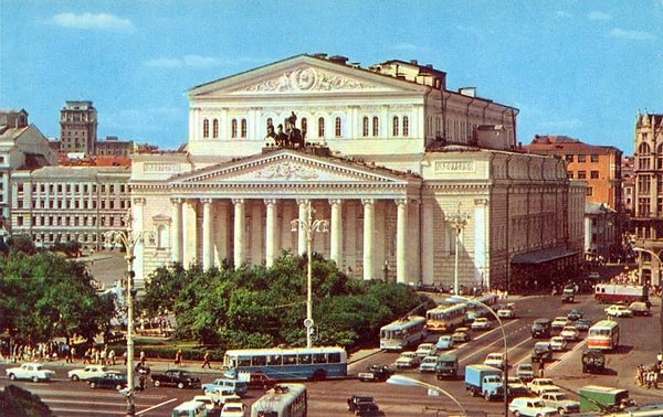 12. Коренной москвич любит свой родной город, но не современный, а город детства. Ведь тогда машин было меньше, воздух чище, а деревьев больше.