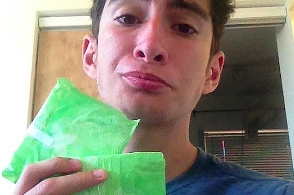 4. Вы носите гигиенические прокладки раз в месяц? Ха! Есть парни, что носят их каждый день