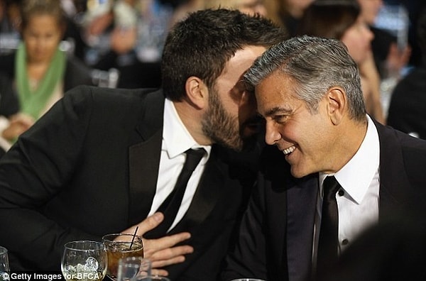 6. Сплетничают только женщины? Да кто вам такое сказал?!