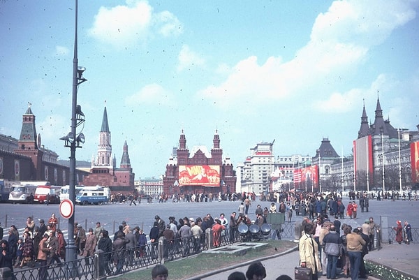 11. Когда Горбачев пришел к власти, он разрушил СССР до основания.