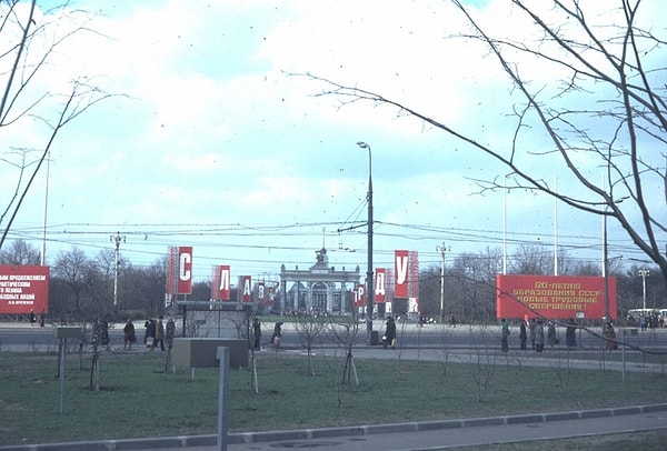 14. Представляете, за несколько лет до Революции в России уже вводили сухой закон. Как результат - Российская Империя перестала существовать.