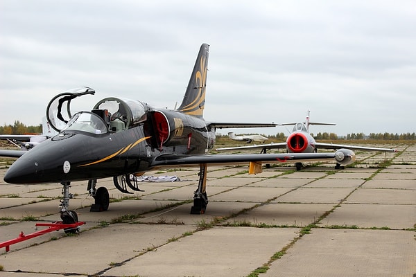 7. Самой дорогой вещью, проданной на E-bay, считается настоящий реактивный самолет. Он был продан за $40 млн