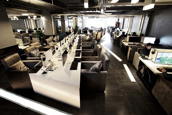 10. В Нью-Йорке находится самое большое интернет-кафе в мире – здесь к услугам пользователей 630 компьютеров