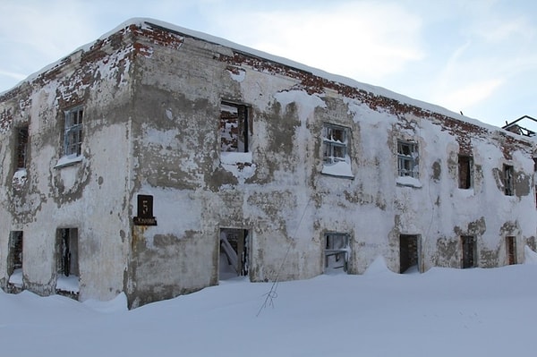 4. В 1993 году шахту закрыли. А это значило, что города тоже больше не будет.