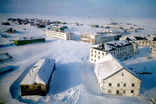 24. На этом фото 1997 года место все еще похоже на город.