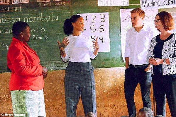 Şarkıcı kimliğiyle tanıdığımız hayırsever Rihanna, geçtiğimiz Ocak ayında gerçekleştirdiği Malavi gezisini anlatan kısa bir belgesel yayınladı.
